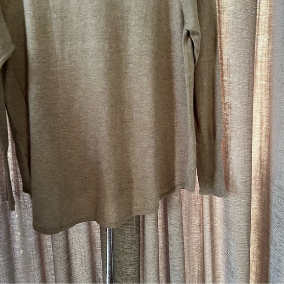 Joseph A Tan Wool Blend Turtleneck Sweater Size Medium - Picture 9 of 12